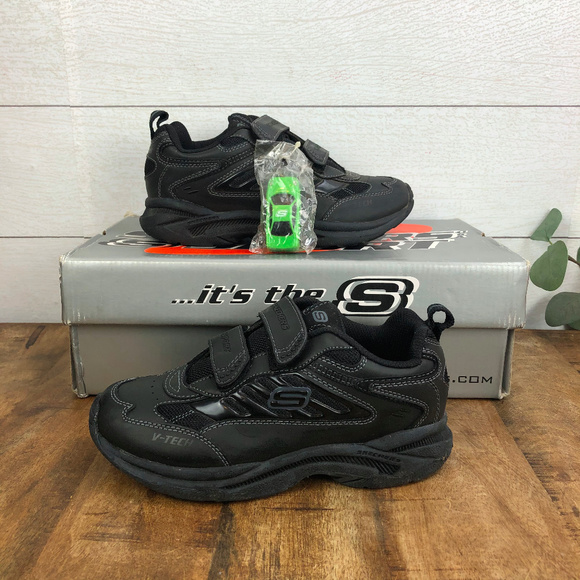 black sketchers size 3